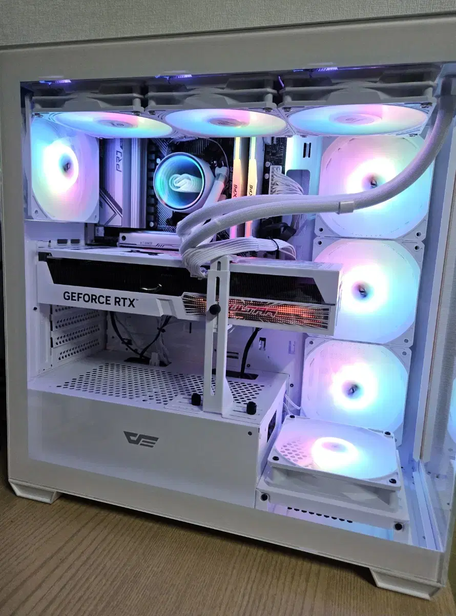 9800X3D 4080SUPER 화이트 데스크탑팝니다